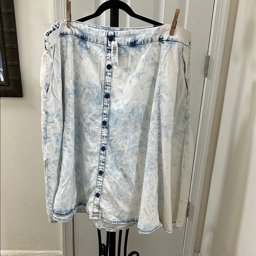 Torrid Light Blue Acid Wash Button-Front Denim Skirt